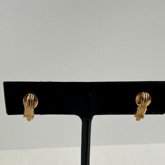 Vintage Black & White Cameo Clip-On Earrings Gold-Tone Oval 1/2" Resin - Picture 14 of 14